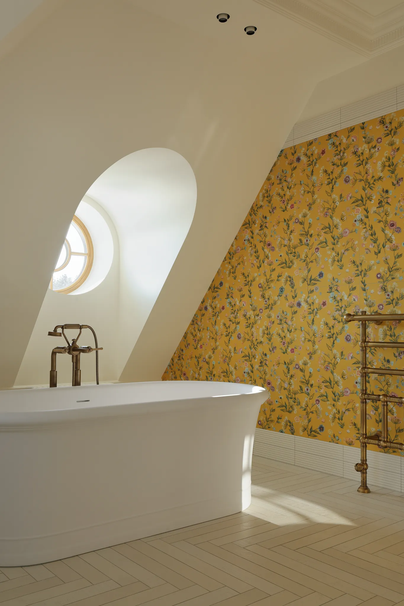 Paper41 et Superclassica SCB — A Yellow Bathroom