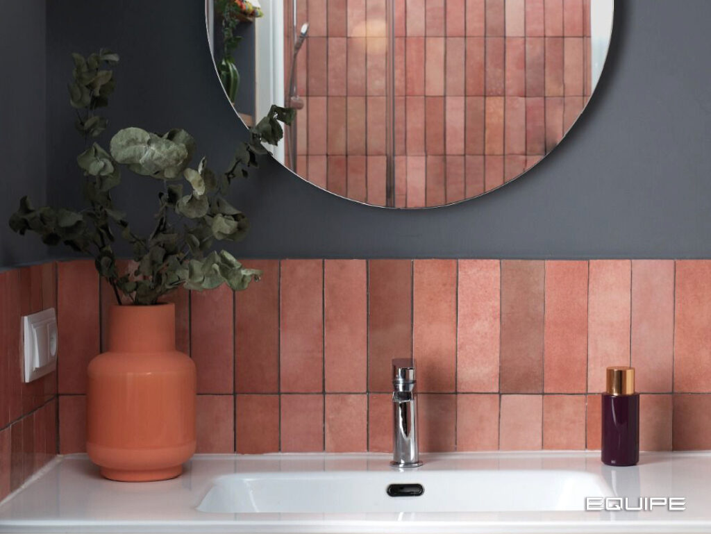 Artisan Rose Mallow — petite salle de bain rose